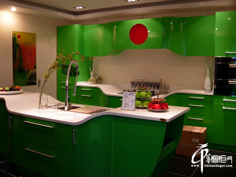 绿色烤漆橱柜装修实景图 厨房装修效果图